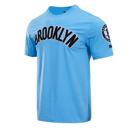 NBA BROOKLYN NETS CLASSIC CHENILLE MEN'S TEE (UNIVERSITY BLUE)