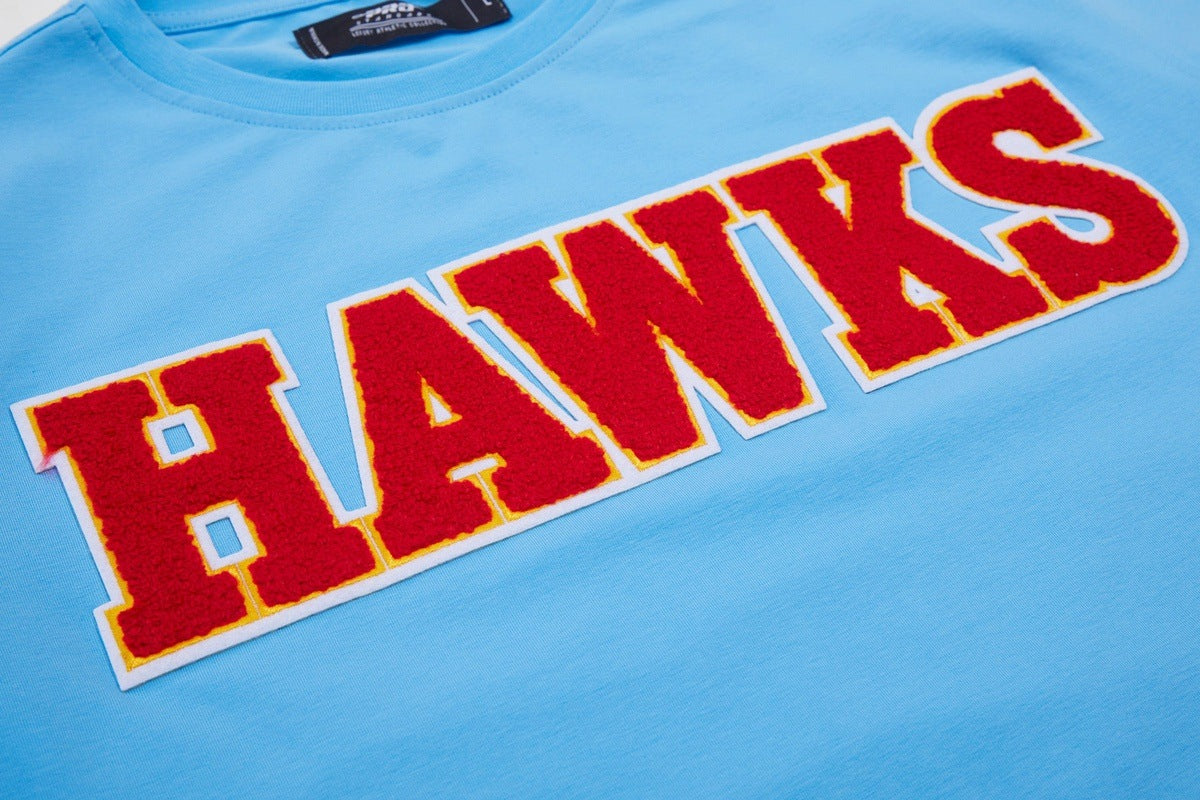 NBA ATLANTA HAWKS CLASSIC CHENILLE MEN'S TEE (UNIVERSITY BLUE)