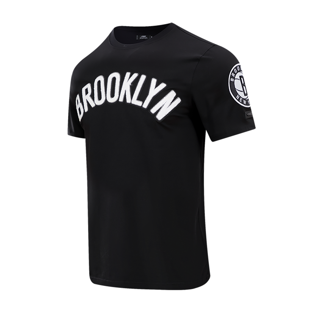 NBA BROOKLYN NETS CLASSIC CHENILLE MEN'S TEE (BLACK)