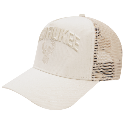 NBA MILWAUKEE BUCKS NEUTRAL PINCH FRONT UNISEX TRUCKER HAT (EGGSHELL)