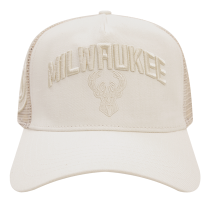 NBA MILWAUKEE BUCKS NEUTRAL PINCH FRONT UNISEX TRUCKER HAT (EGGSHELL)