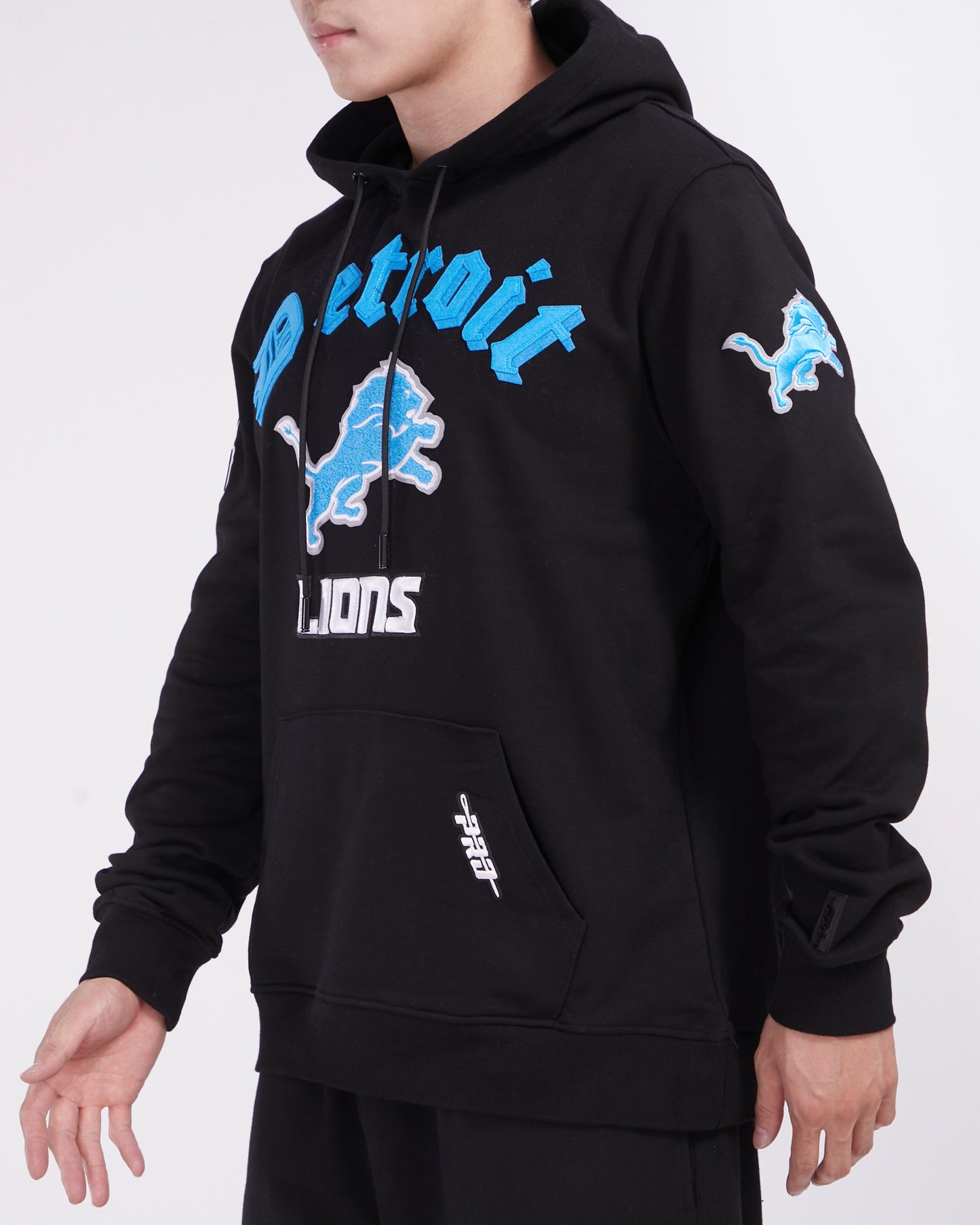 NFL DETROIT LIONS OLD ENGLISH MEN'S PO HOODIE (BLACK)