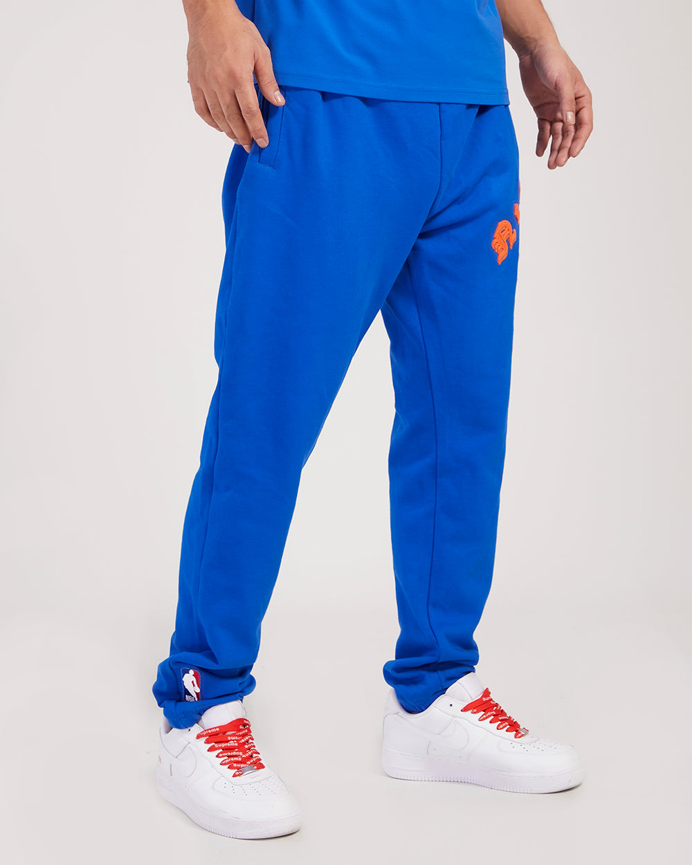 NBA NEW YORK KNICKS OLD ENGLISH MEN'S SWEATPANT (ROYAL BLUE)