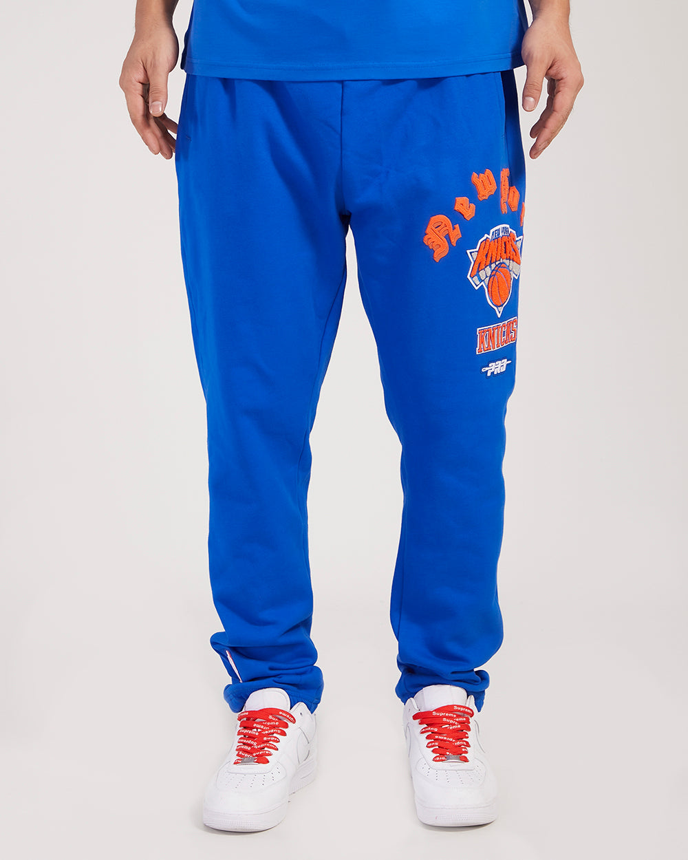 NBA NEW YORK KNICKS OLD ENGLISH MEN'S SWEATPANT (ROYAL BLUE)