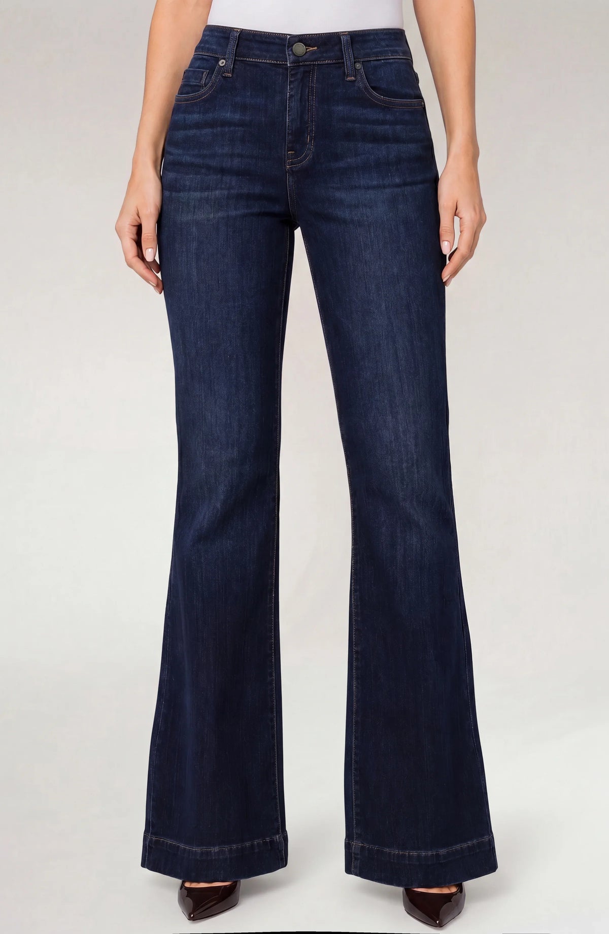 LUCY BOOTCUT WITH WIDE HEM